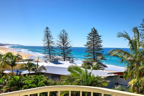 Surf Dance Apartments - Pubs and Clubs 24