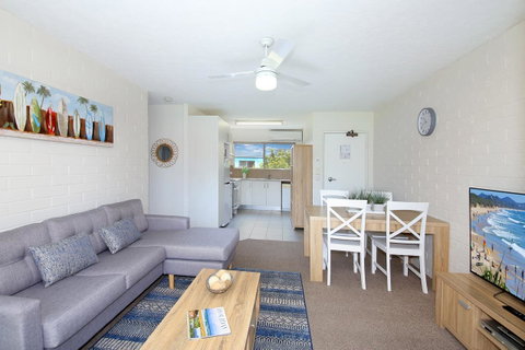 Surf Dance Apartments - Pubs and Clubs 3
