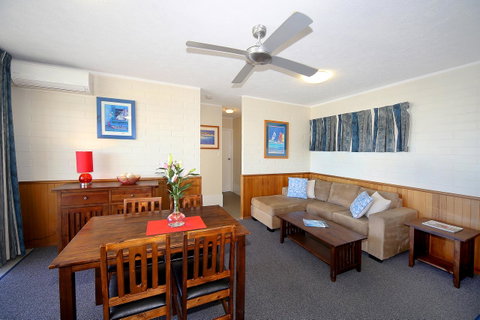 Surf Dance Apartments - Pubs and Clubs 34