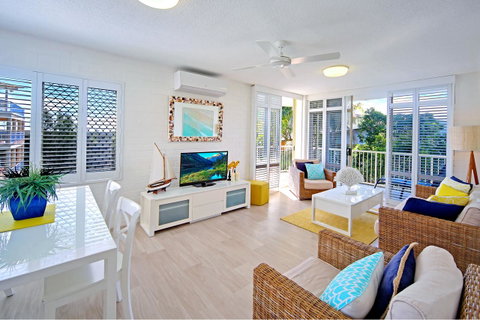Surf Dance Apartments - Pubs and Clubs 13