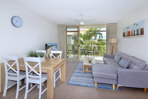 Surf Dance Apartments - Pubs and Clubs 4