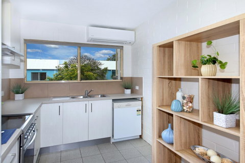 Surf Dance Apartments - Pubs and Clubs 1