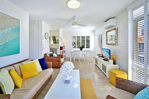 Surf Dance Apartments - Pubs and Clubs 14