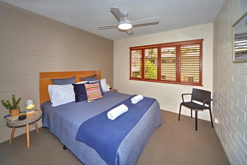 Surf Dance Apartments - Pubs and Clubs 9