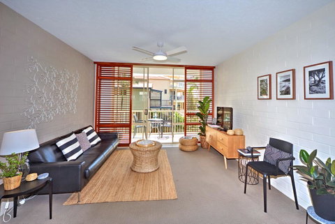 Surf Dance Apartments - Pubs and Clubs 10