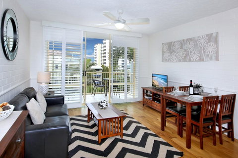 Surf Dance Apartments - Pubs and Clubs 7