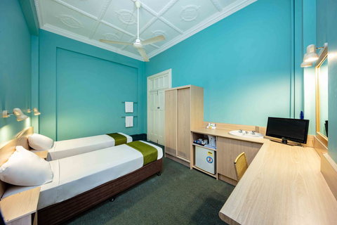 Hides Hotel - Pubs and Clubs 17