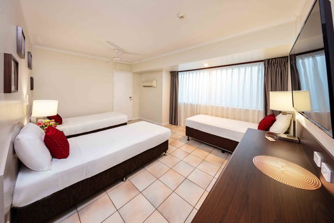 Hides Hotel - Pubs and Clubs 9