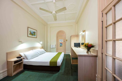 Hides Hotel - Pubs and Clubs 15