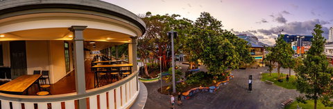Hides Hotel - Pubs and Clubs 12