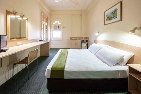 Hides Hotel - Pubs and Clubs 16