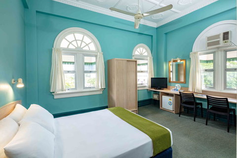 Hides Hotel - Pubs and Clubs 20