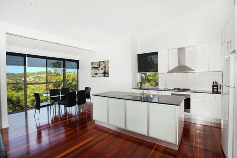 224 Centenary Heights Road Coolum Beach, 500 Dollar Bond, Linen Included - Pubs and Clubs 2