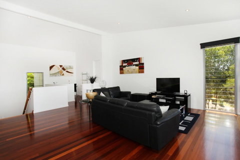 224 Centenary Heights Road Coolum Beach, 500 Dollar Bond, Linen Included - Pubs and Clubs 4