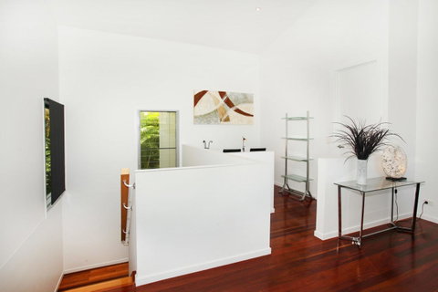 224 Centenary Heights Road Coolum Beach, 500 Dollar Bond, Linen Included - Pubs and Clubs 7