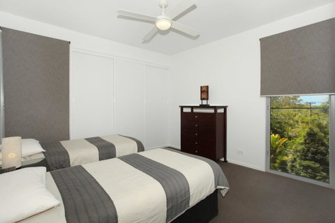 224 Centenary Heights Road Coolum Beach, 500 Dollar Bond, Linen Included - Pubs and Clubs 8