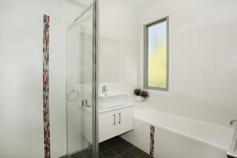 224 Centenary Heights Road Coolum Beach, 500 Dollar Bond, Linen Included - Pubs and Clubs 9