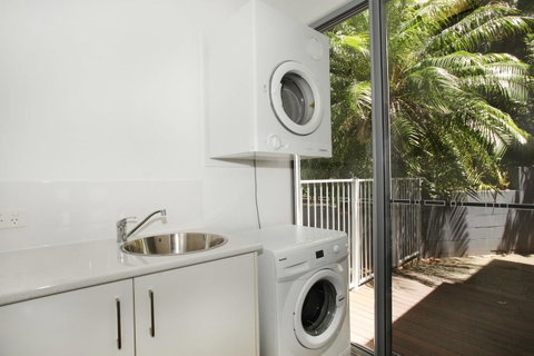 224 Centenary Heights Road Coolum Beach, 500 Dollar Bond, Linen Included - Pubs and Clubs 14