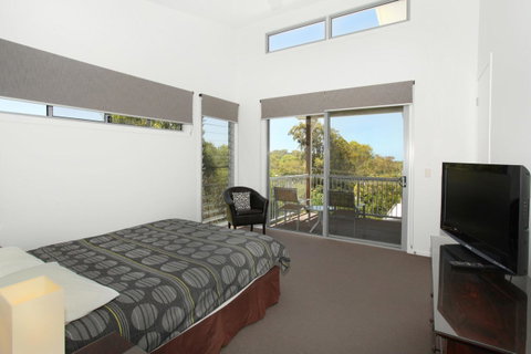224 Centenary Heights Road Coolum Beach, 500 Dollar Bond, Linen Included - Pubs and Clubs 12
