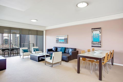 Mantra Sierra Grand - Pubs and Clubs 7