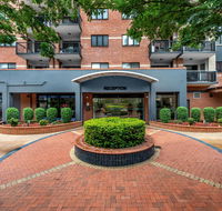 Central Brunswick Apartment Hotel - Go Out