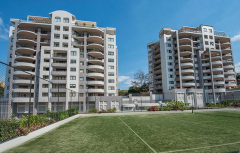 The Oasis Apartments - Pubs and Clubs 4