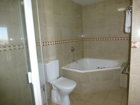 The Oasis Apartments - Pubs and Clubs 19