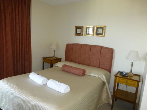 The Oasis Apartments - Pubs and Clubs 18