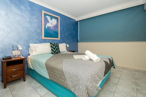 Breakers North Absolute Beachfront Apartments - Official - Pubs and Clubs 40