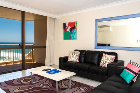 Breakers North Absolute Beachfront Apartments - Official - Pubs and Clubs 10