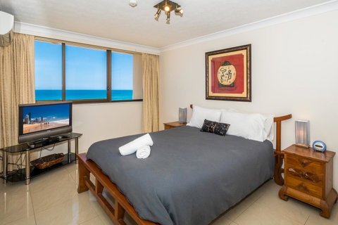 Breakers North Absolute Beachfront Apartments - Official - Pubs and Clubs 21