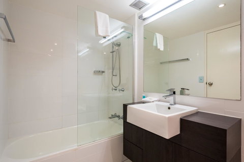 Breakers North Absolute Beachfront Apartments - Official - Pubs and Clubs 25