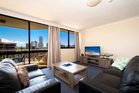 Breakers North Absolute Beachfront Apartments - Official - Pubs and Clubs 12