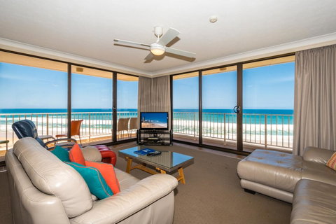 Breakers North Absolute Beachfront Apartments - Official - Pubs and Clubs 28