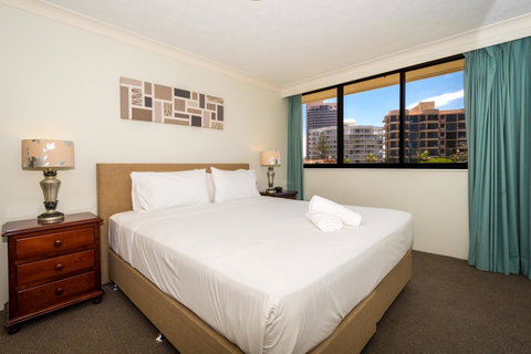 Breakers North Absolute Beachfront Apartments - Official - Pubs and Clubs 19