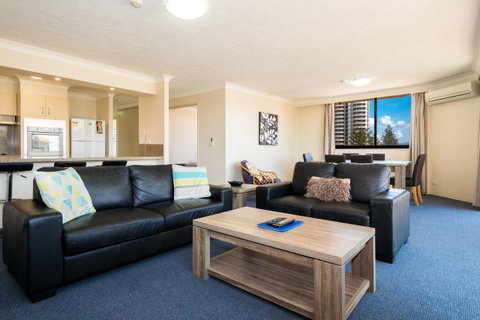 Breakers North Absolute Beachfront Apartments - Official - Pubs and Clubs 15