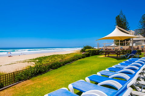 Breakers North Absolute Beachfront Apartments - Official - Pubs and Clubs 2