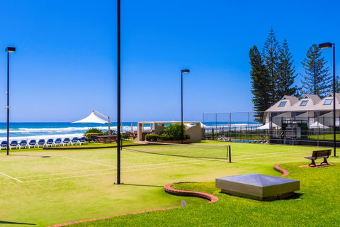 Breakers North Absolute Beachfront Apartments - Official - Pubs and Clubs 3