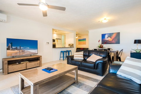 Breakers North Absolute Beachfront Apartments - Official - Pubs and Clubs 31