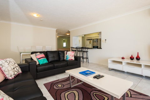Breakers North Absolute Beachfront Apartments - Official - Pubs and Clubs 39