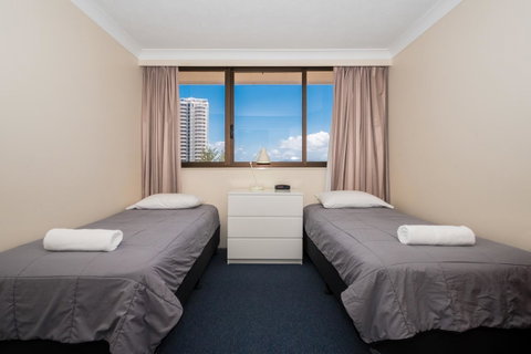 Breakers North Absolute Beachfront Apartments - Official - Pubs and Clubs 17