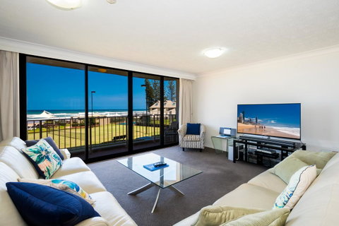 Breakers North Absolute Beachfront Apartments - Official - Pubs and Clubs 22