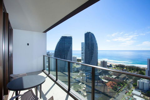 High Floor Ocean View Suites Broadbeach - Pubs and Clubs 3