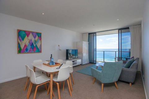 High Floor Ocean View Suites Broadbeach - Pubs and Clubs 6