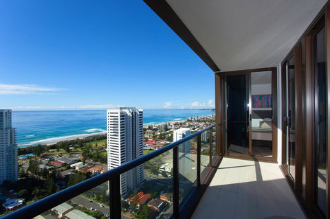 High Floor Ocean View Suites Broadbeach - Pubs and Clubs 16