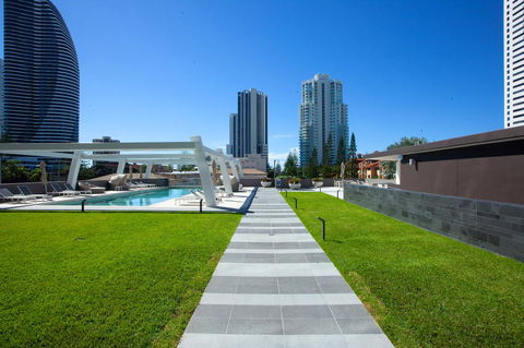 High Floor Ocean View Suites Broadbeach - Pubs and Clubs 30
