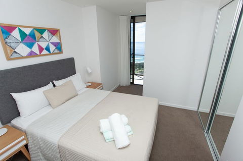 High Floor Ocean View Suites Broadbeach - Pubs and Clubs 14