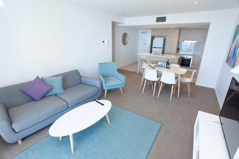High Floor Ocean View Suites Broadbeach - Pubs and Clubs 4