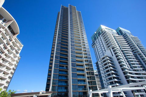 High Floor Ocean View Suites Broadbeach - Pubs and Clubs 0