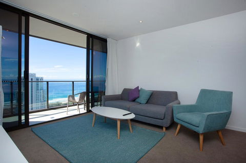 High Floor Ocean View Suites Broadbeach - Pubs and Clubs 1